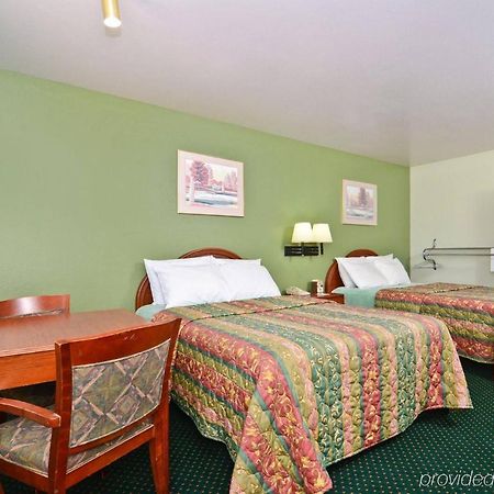 Pine Point Inn & Suites Smithville Dış mekan fotoğraf