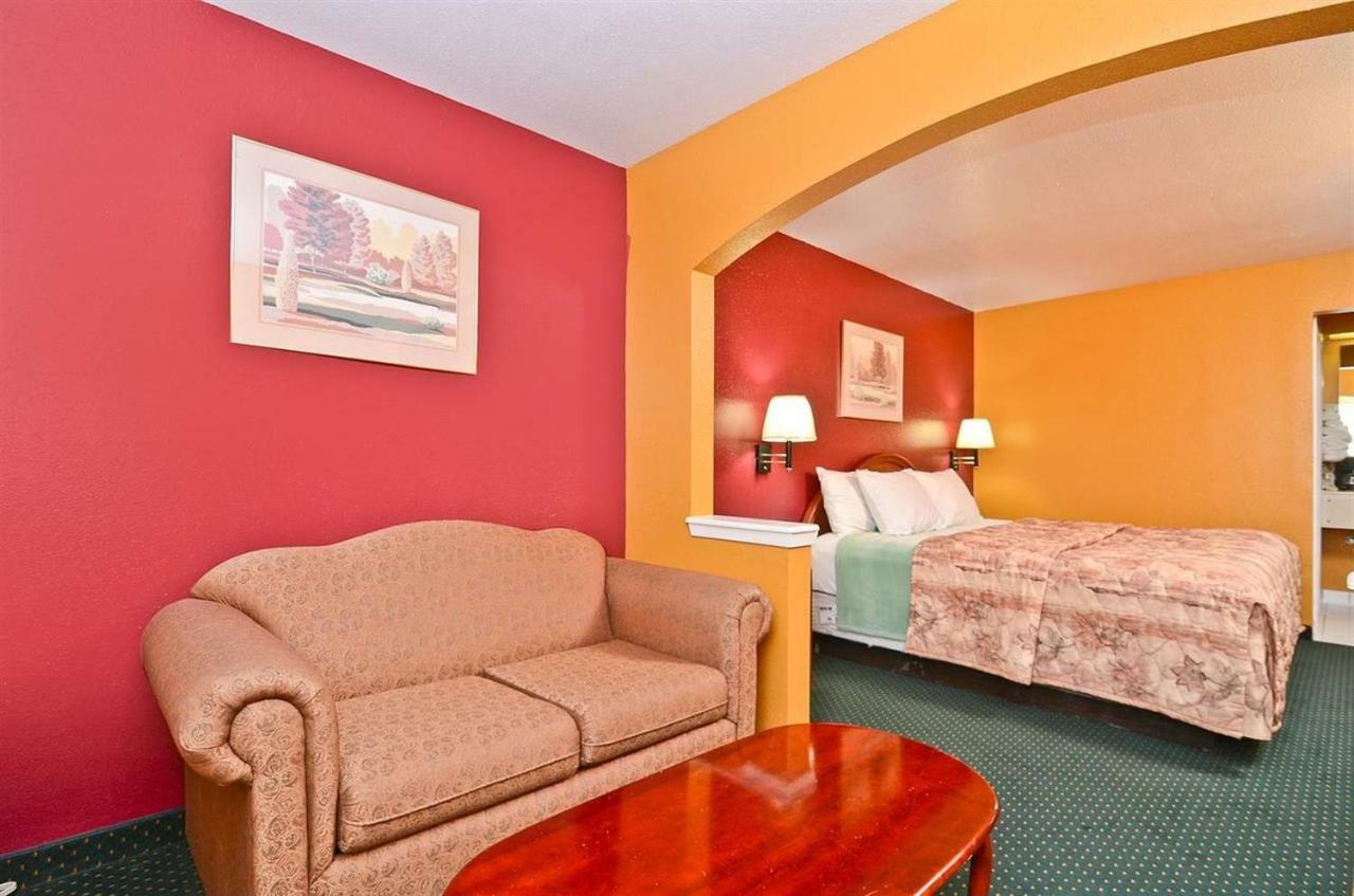 Pine Point Inn & Suites Smithville Dış mekan fotoğraf
