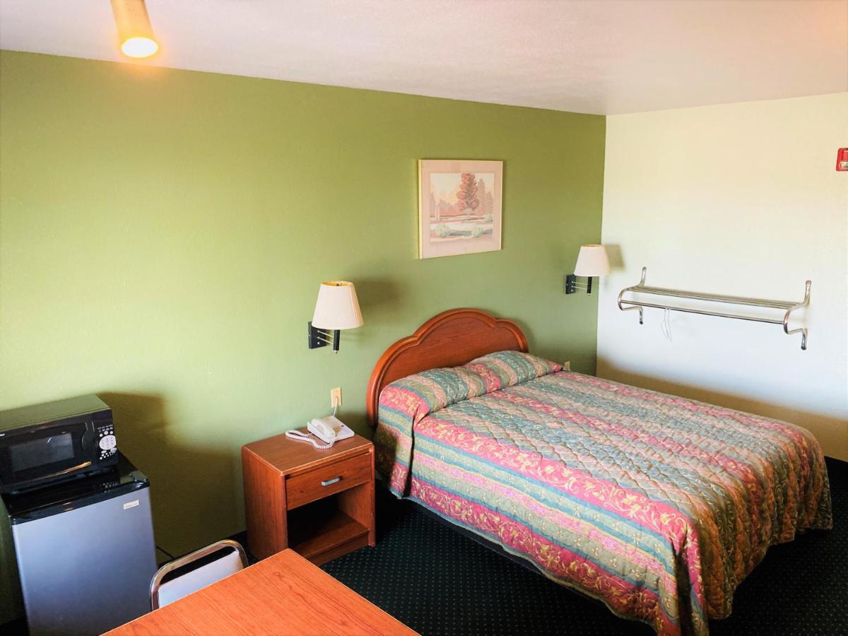 Pine Point Inn & Suites Smithville Dış mekan fotoğraf